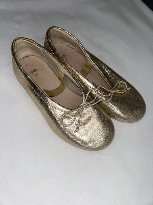 C11.5 gold maryjanes