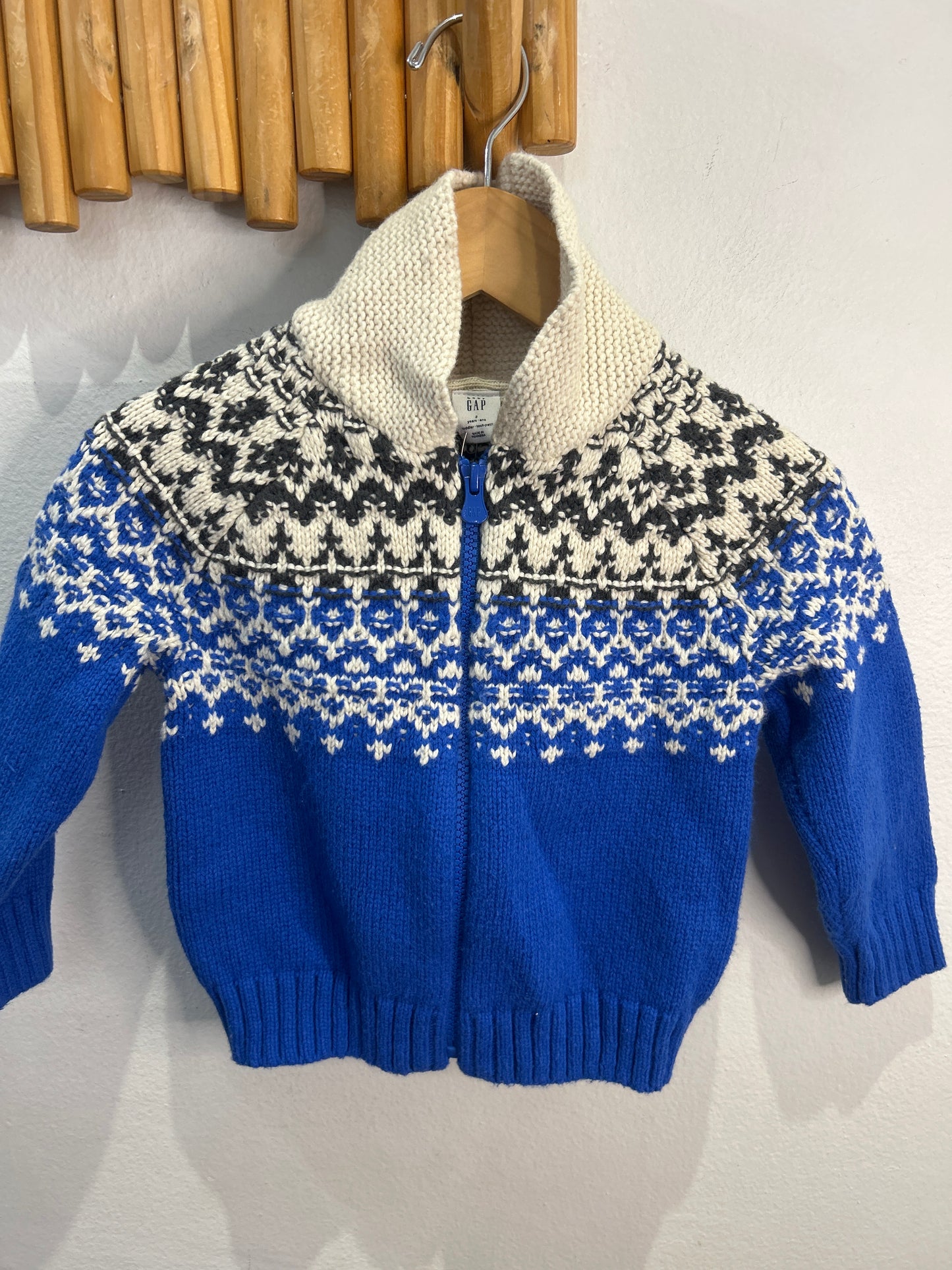 Blue winter pattern zip-up sweater 2y