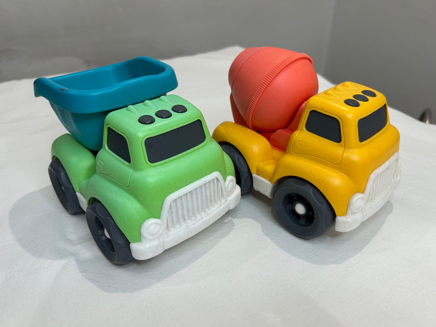 Two pack colourful construction vehicles