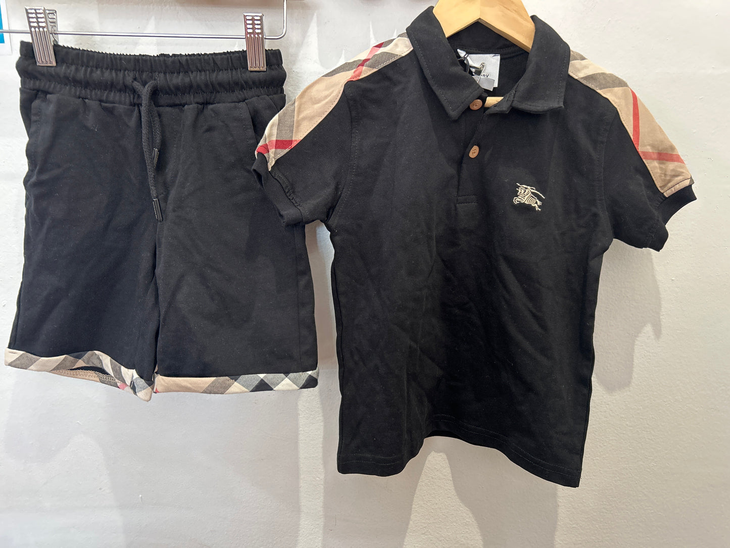 Burberry shorts set 4y NEW