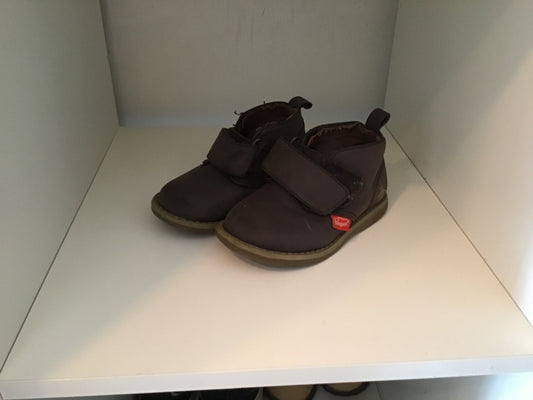 C8 Penguin brown boots