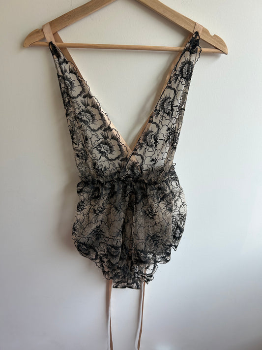 Lacy babydoll lingerie NEW M