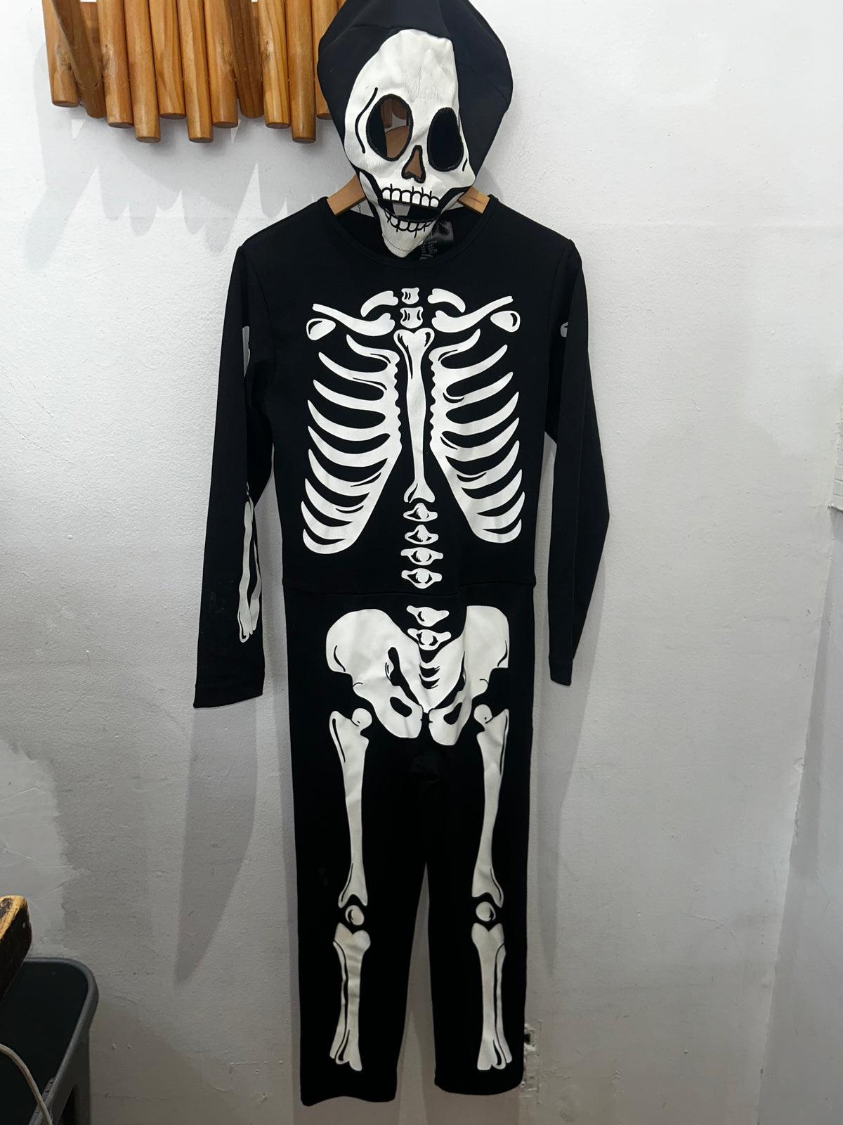 Skeleton costume 6-8y