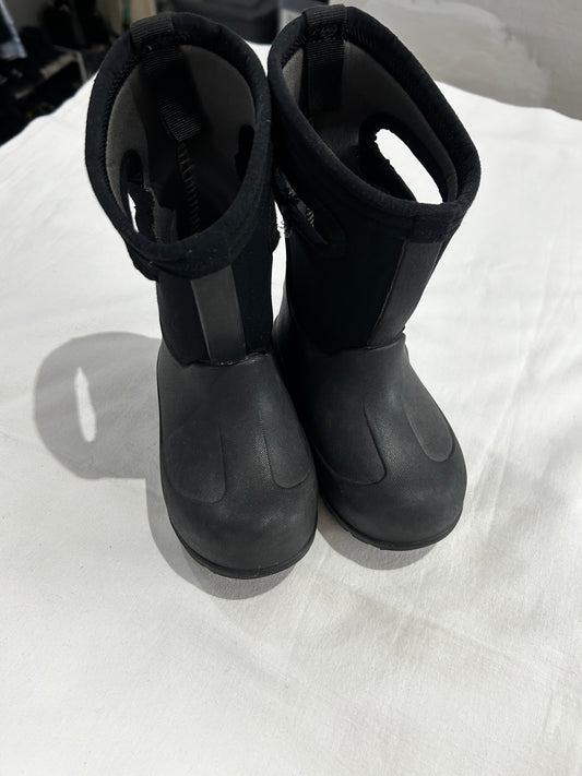 C7 black Bogs
