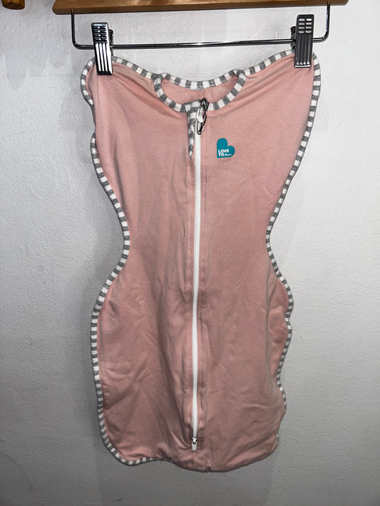 Love to Dream pink swaddler - small (0-3m)