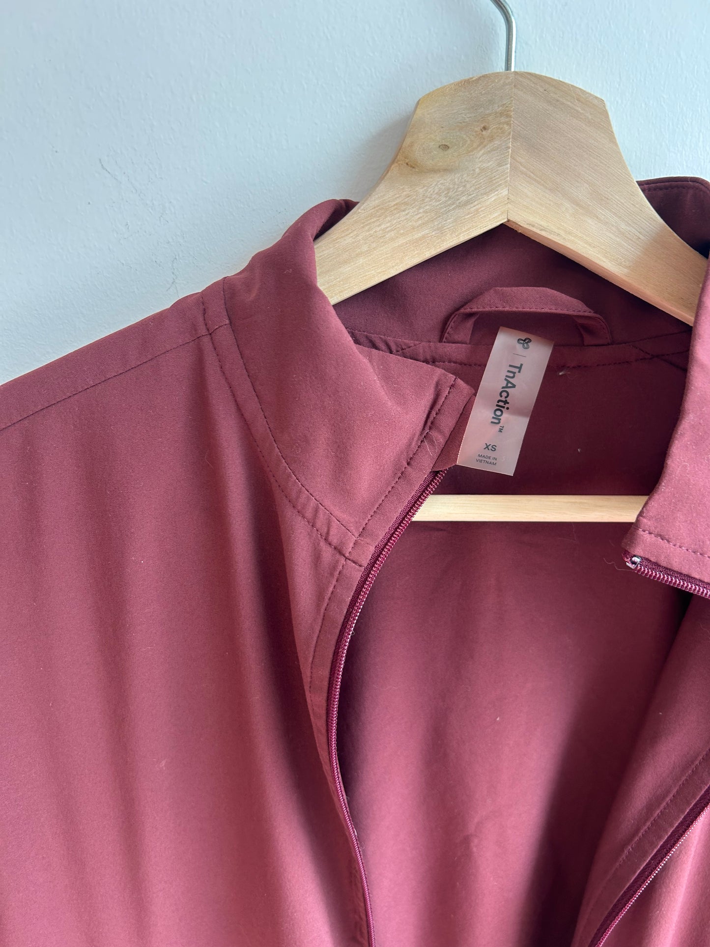 Maroon activewear zip-up XS