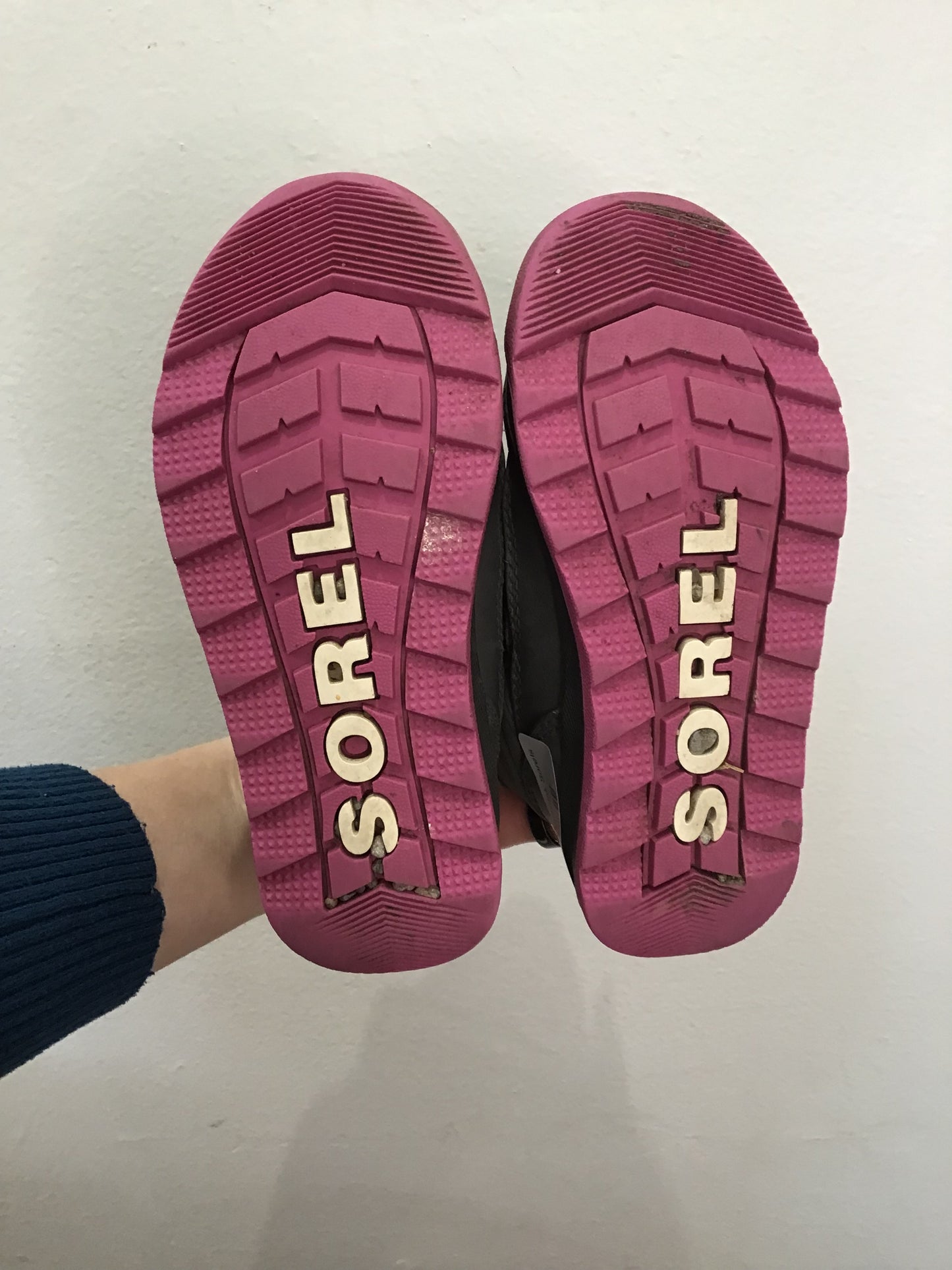 C10 grey and pink Sorels