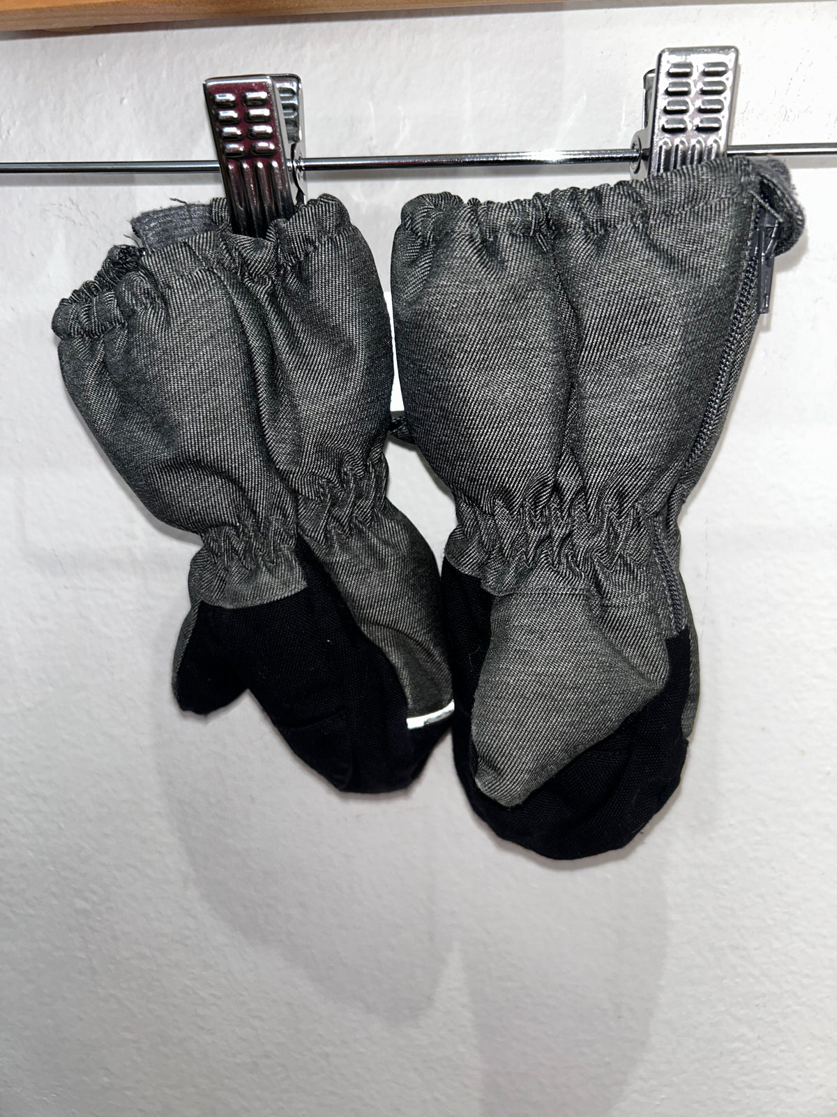 Souris Mini grey mitts 12-24m
