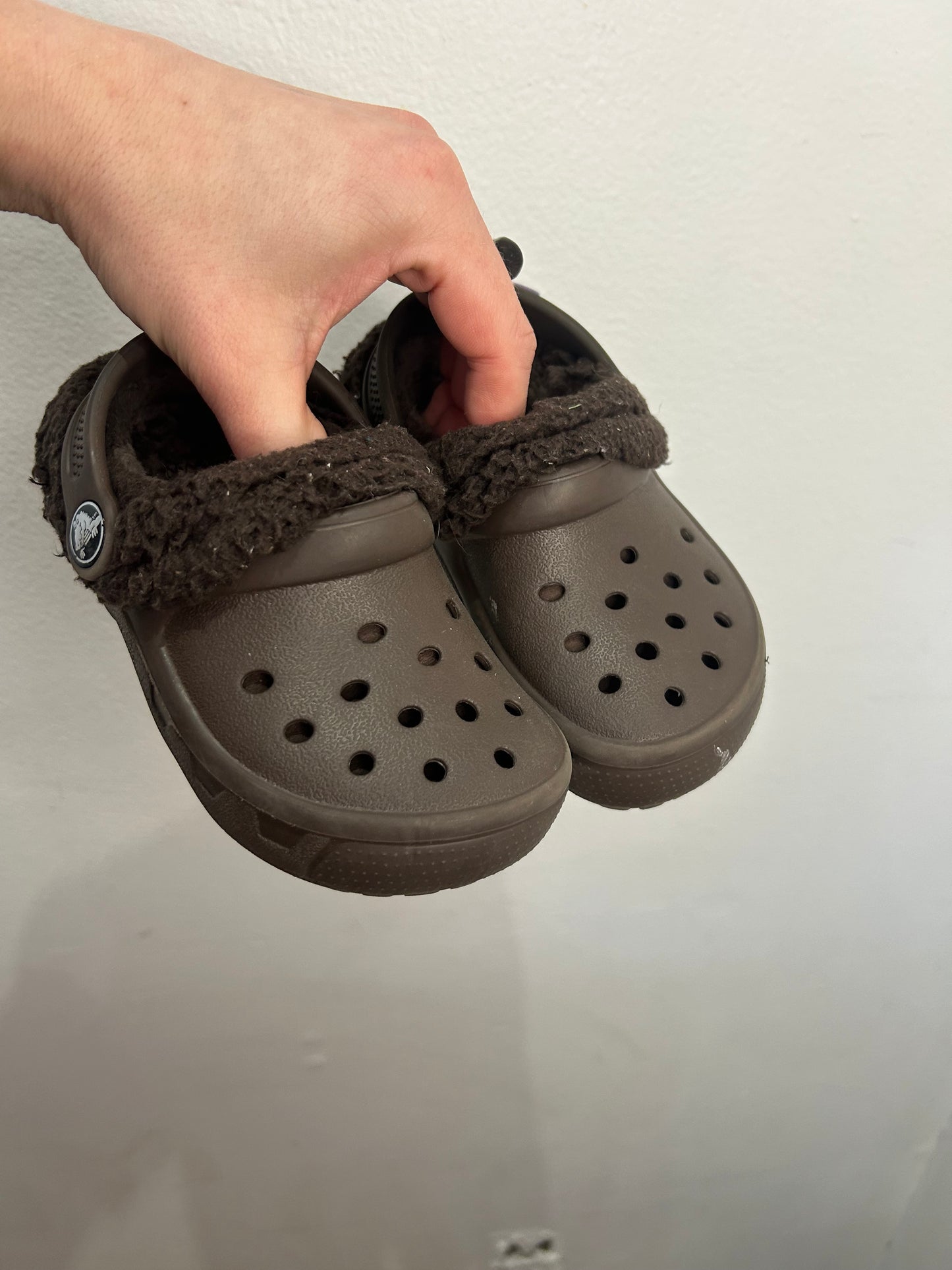 C8-9 brown lined Crocs