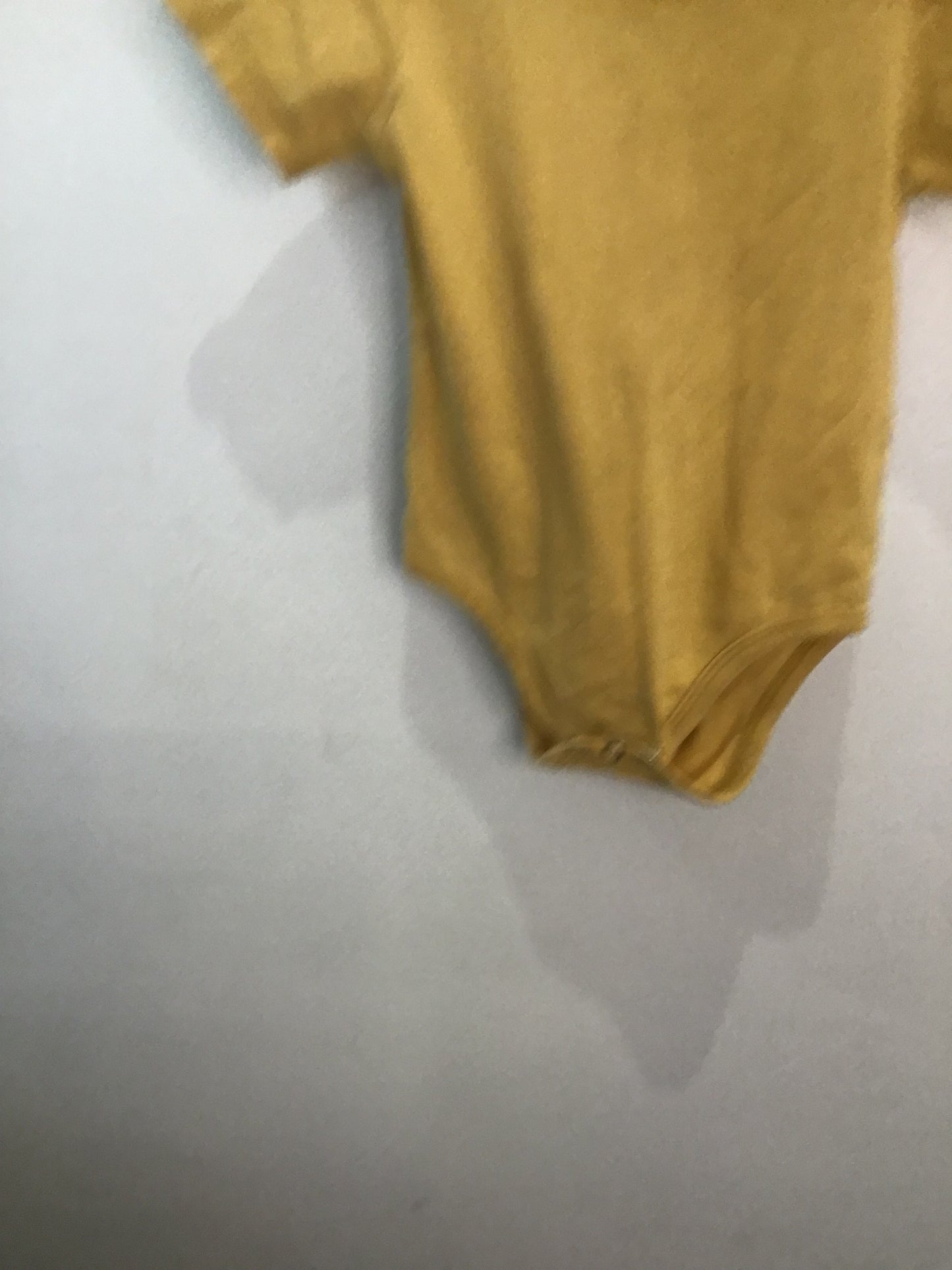 Minimioche mustard onesie 6-12m