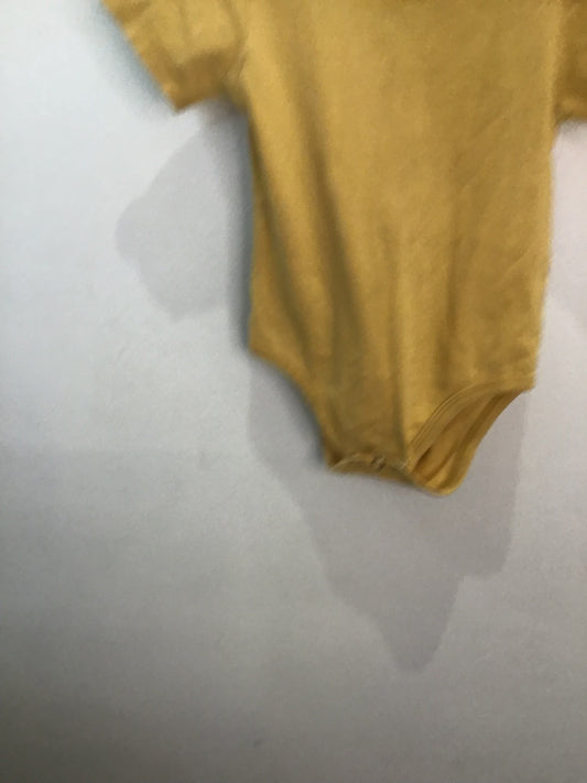 Minimioche mustard onesie 6-12m