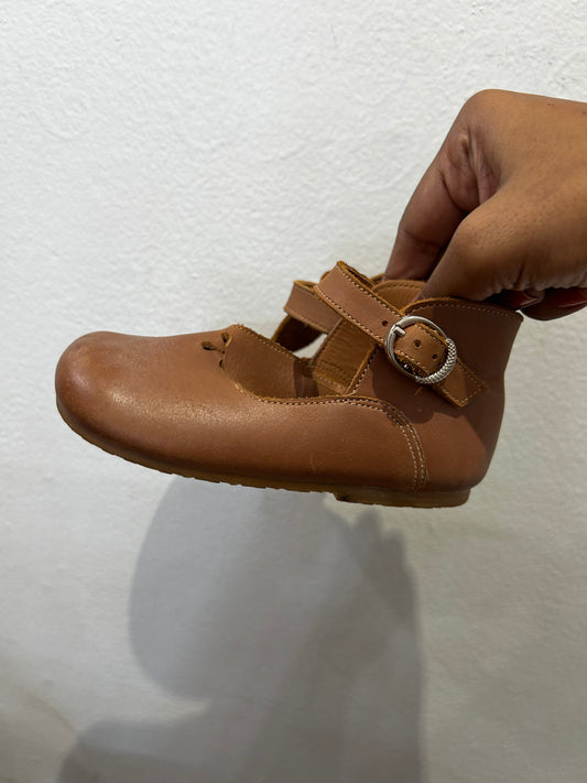 C6-7 brown fancy shoes