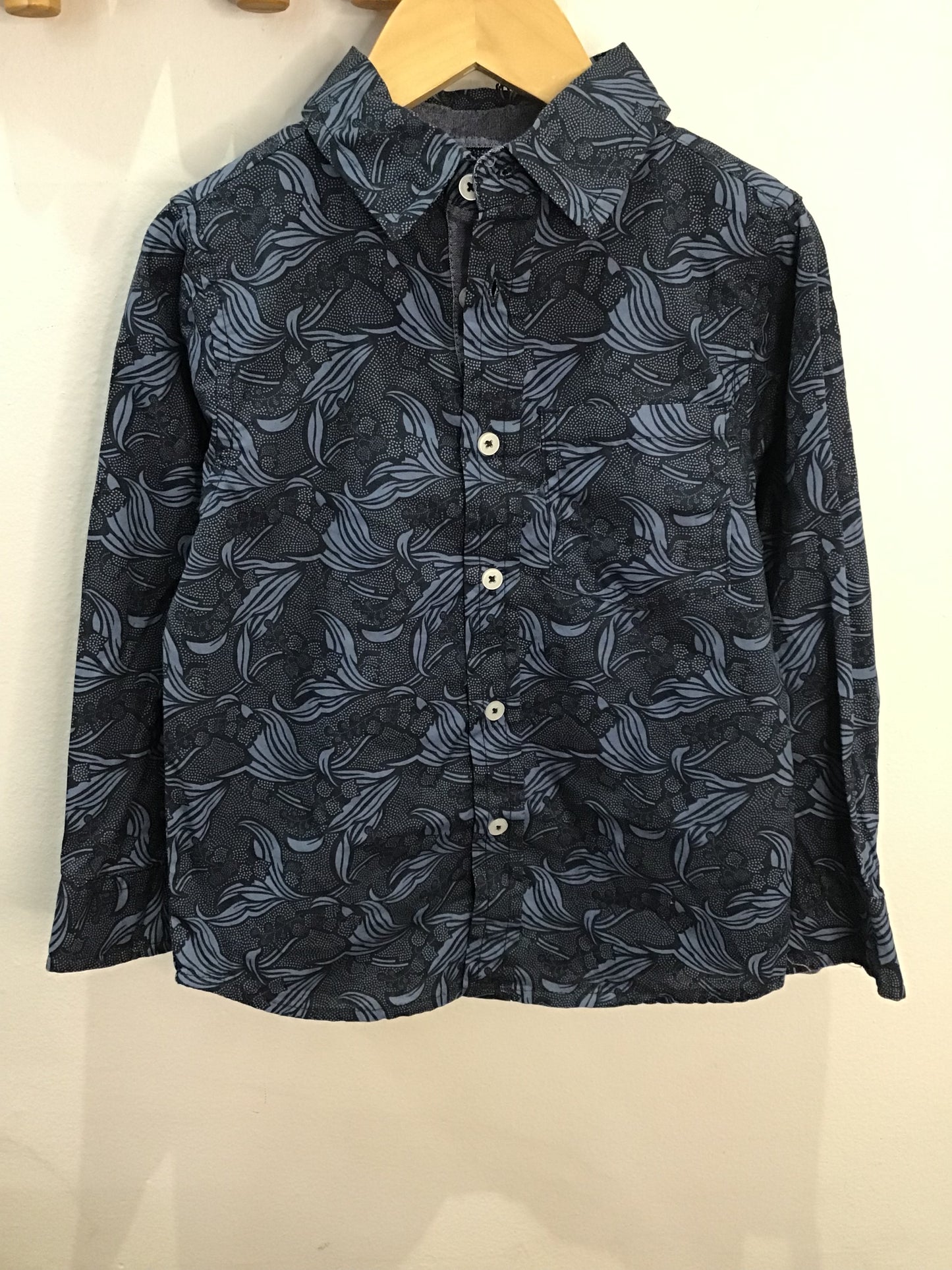 Blue patterned shirt 3-4y