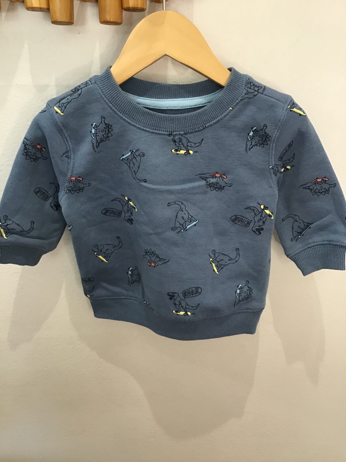 Pullover skating dinos 3-6m