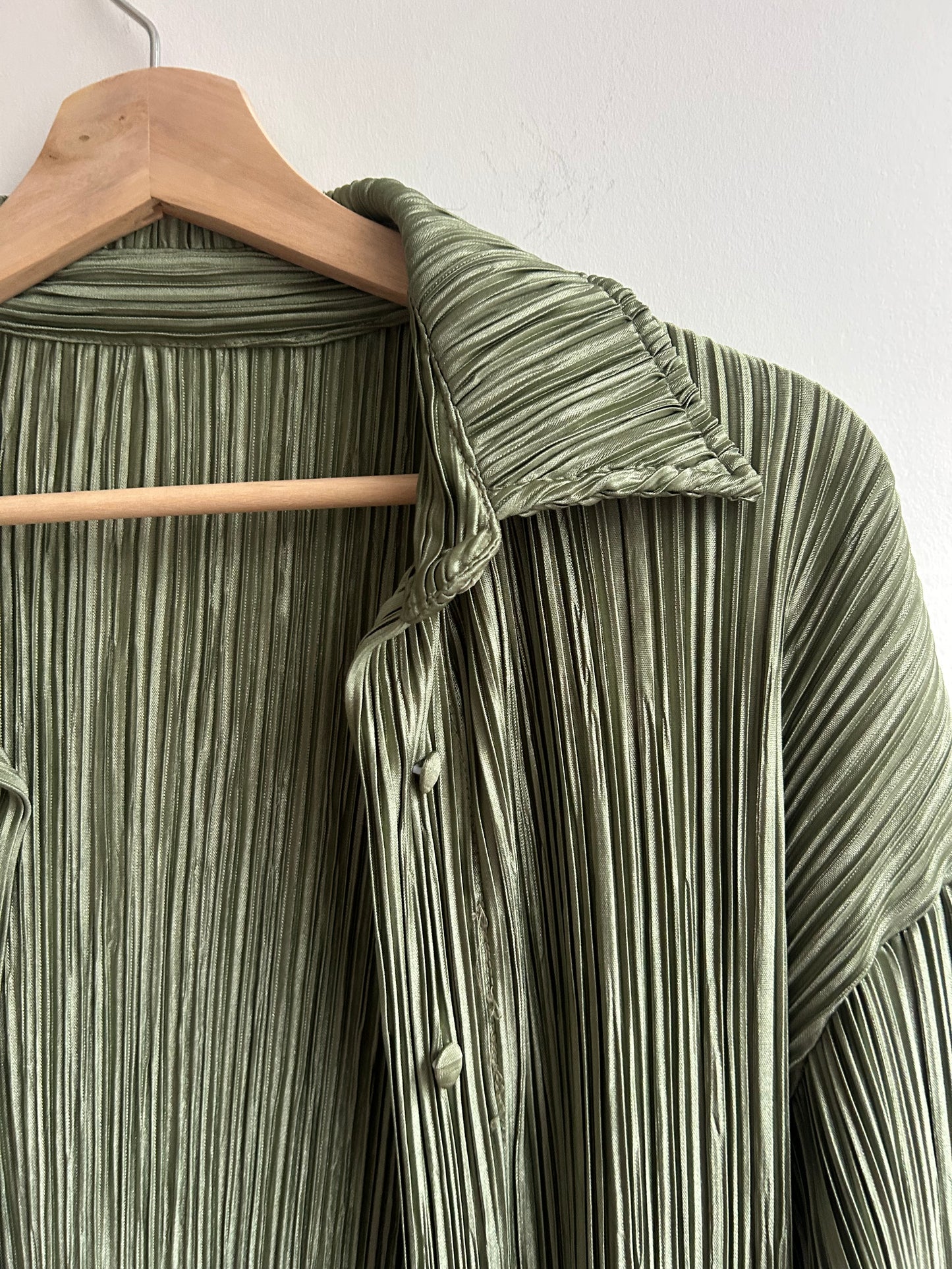 Green pleated shirt M