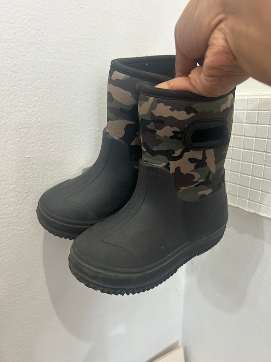 C8 camo neoprene boots