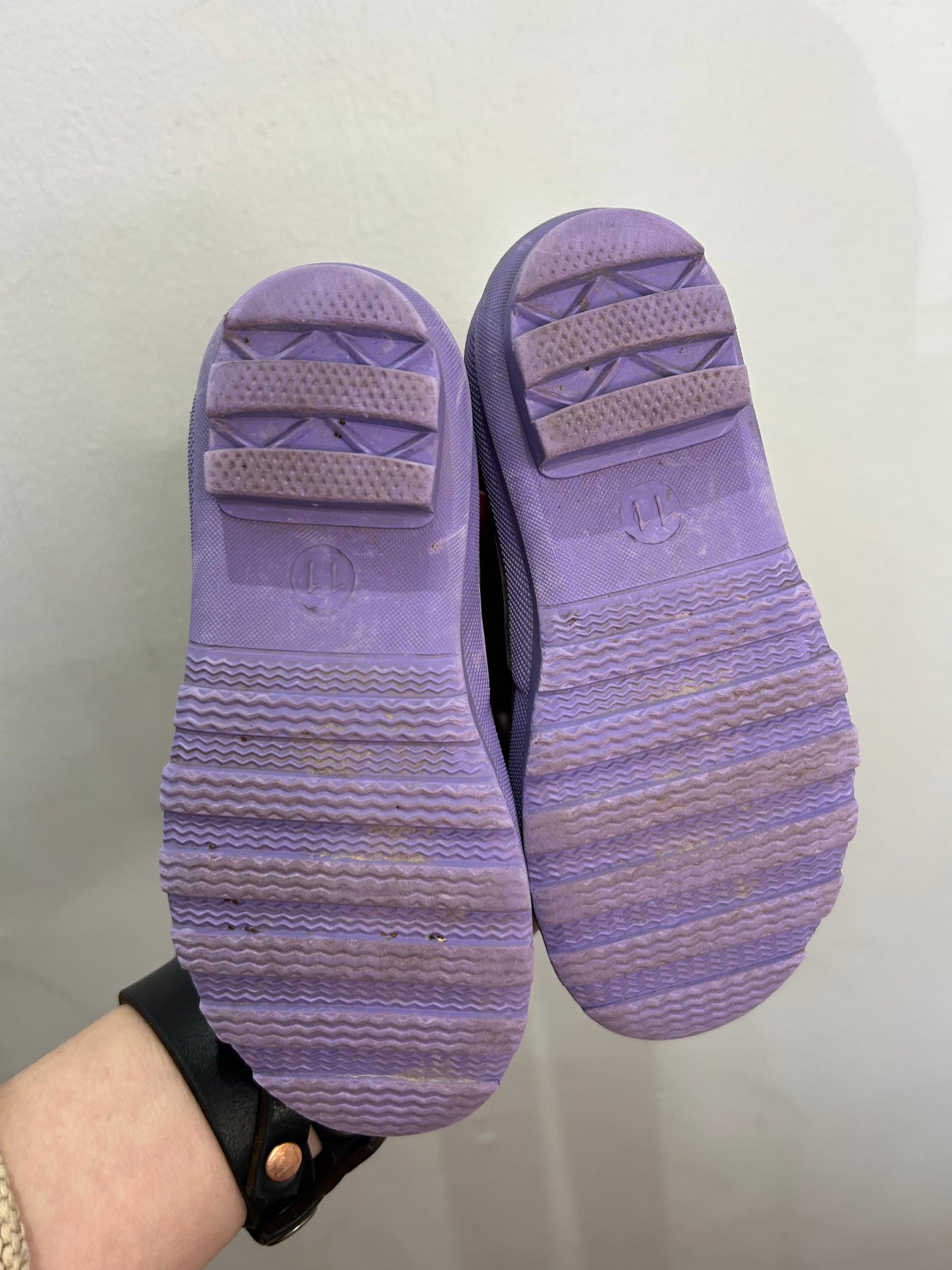C11 purple and black stars rainboots