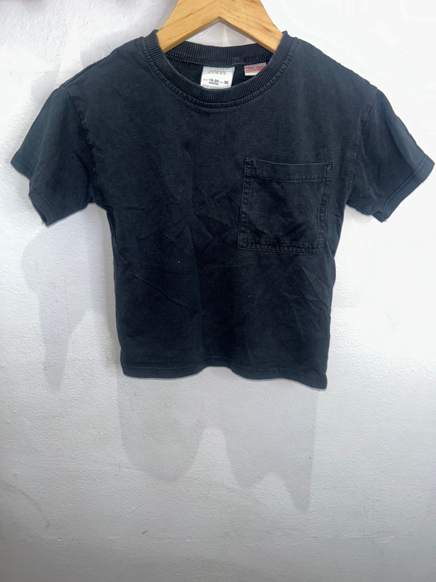 Black big pocket tee 18-24m