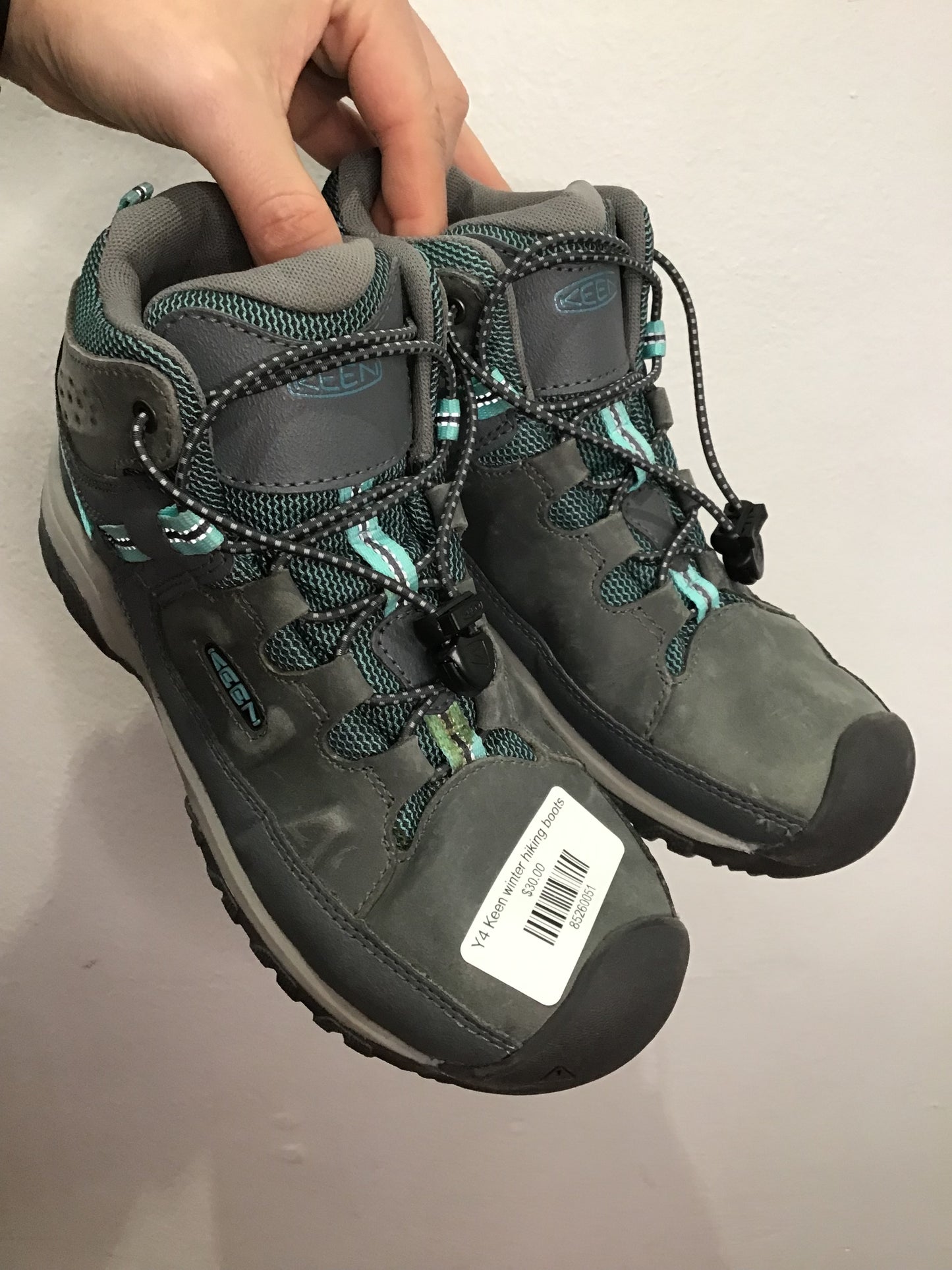 Y4 Keen winter hiking boots