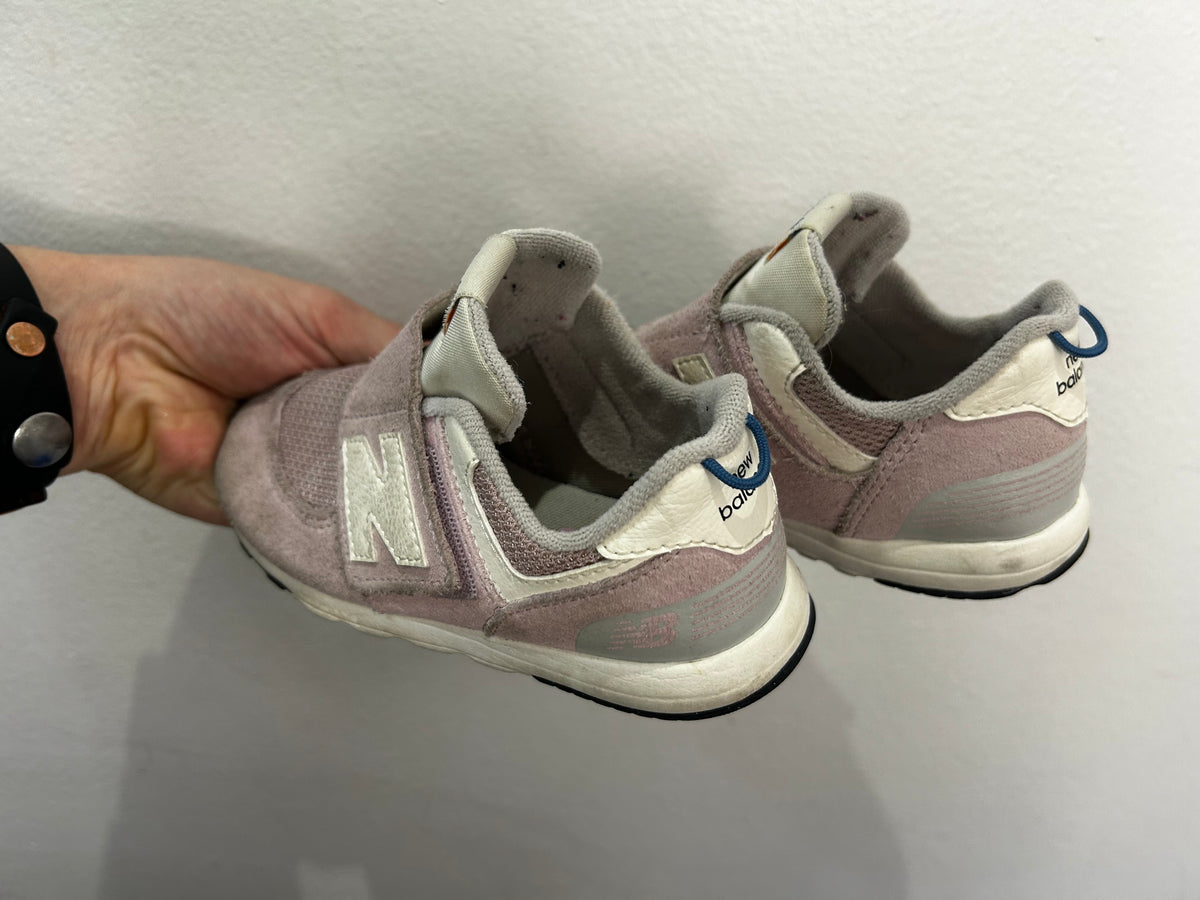 C9.5 light pink New Balance