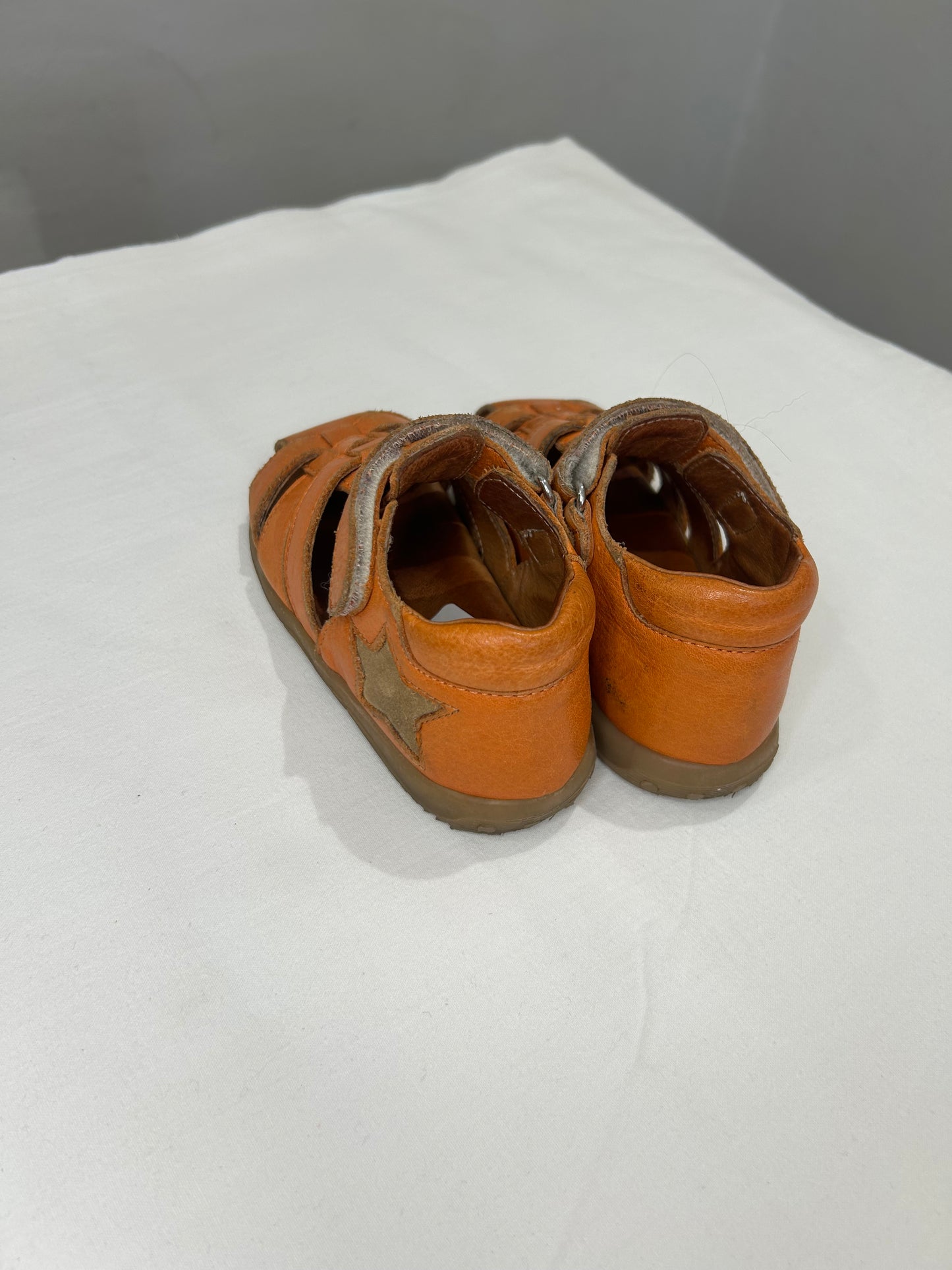 C8-9 orange leather sandals