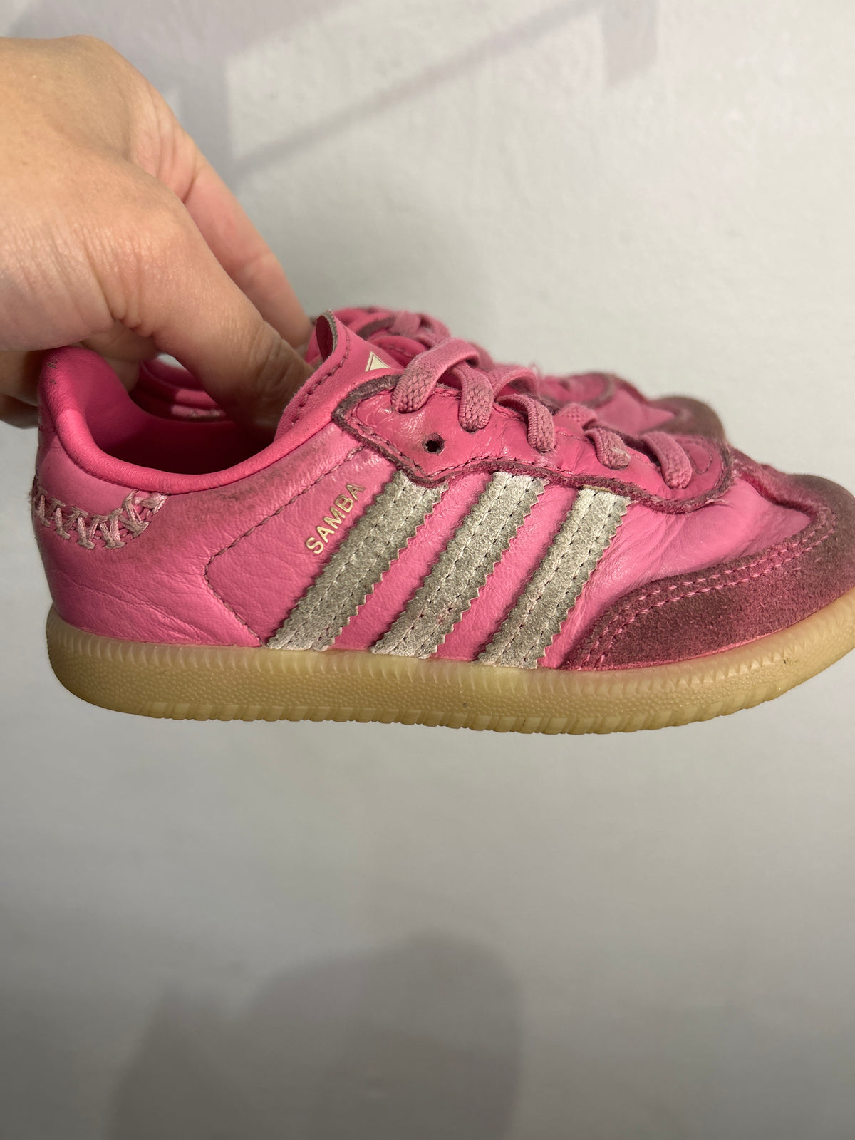 C8 pink leather Sambas
