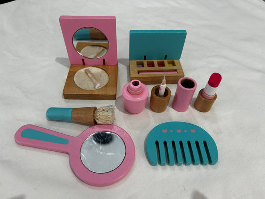Wooden play makeup