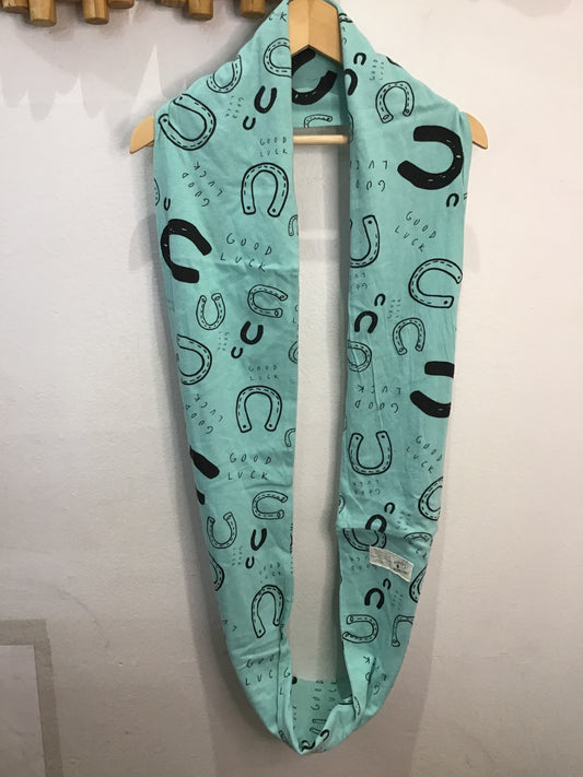 Minimioche circle scarf - good luck