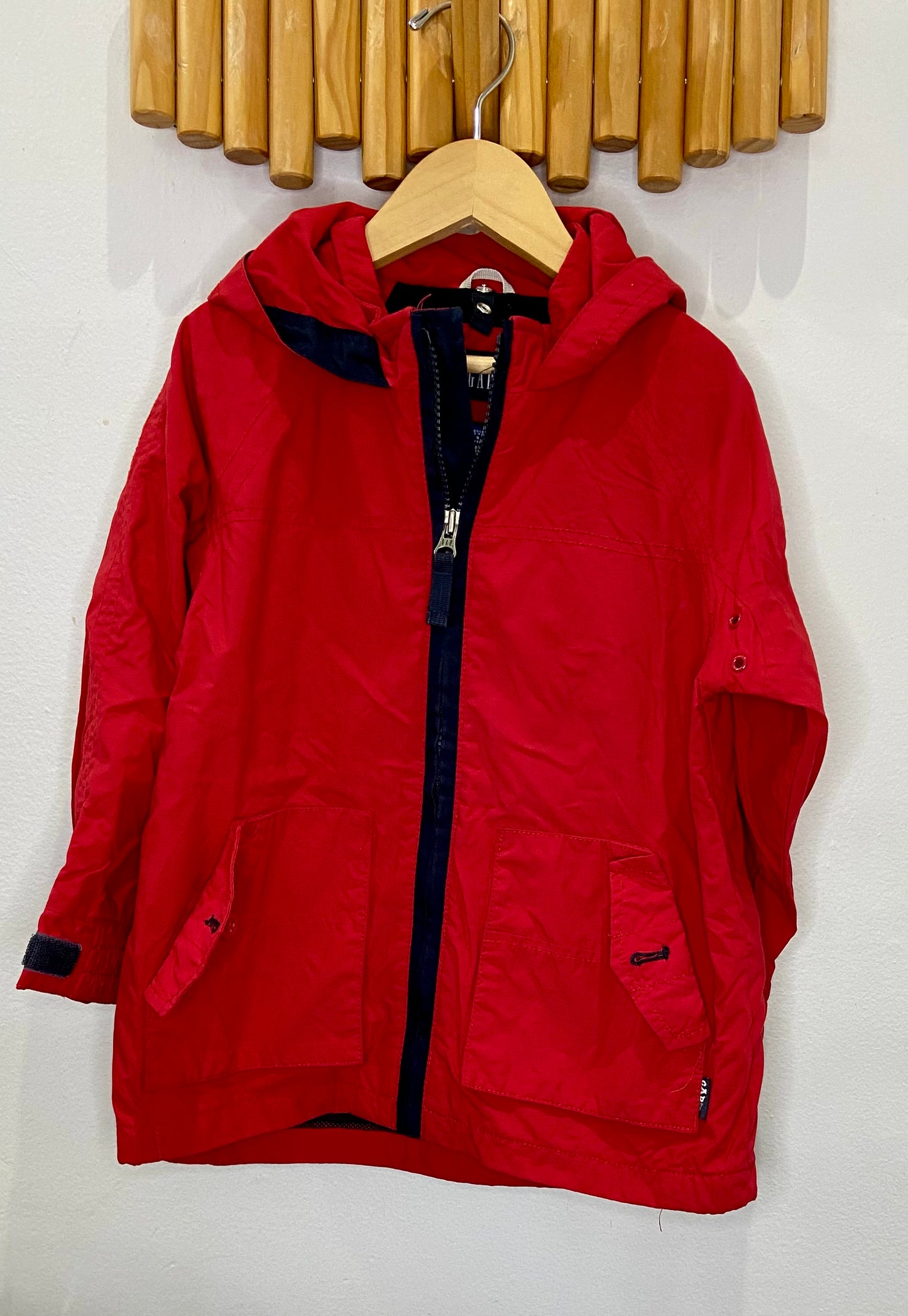 Red windbreaker 5y