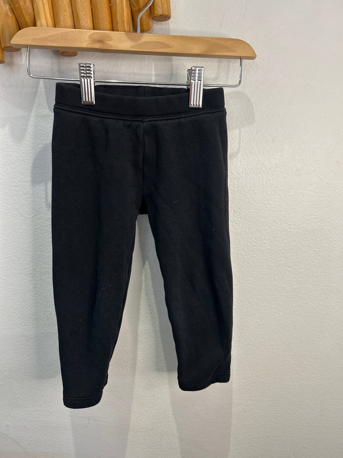Black fleece lined leggings 2y