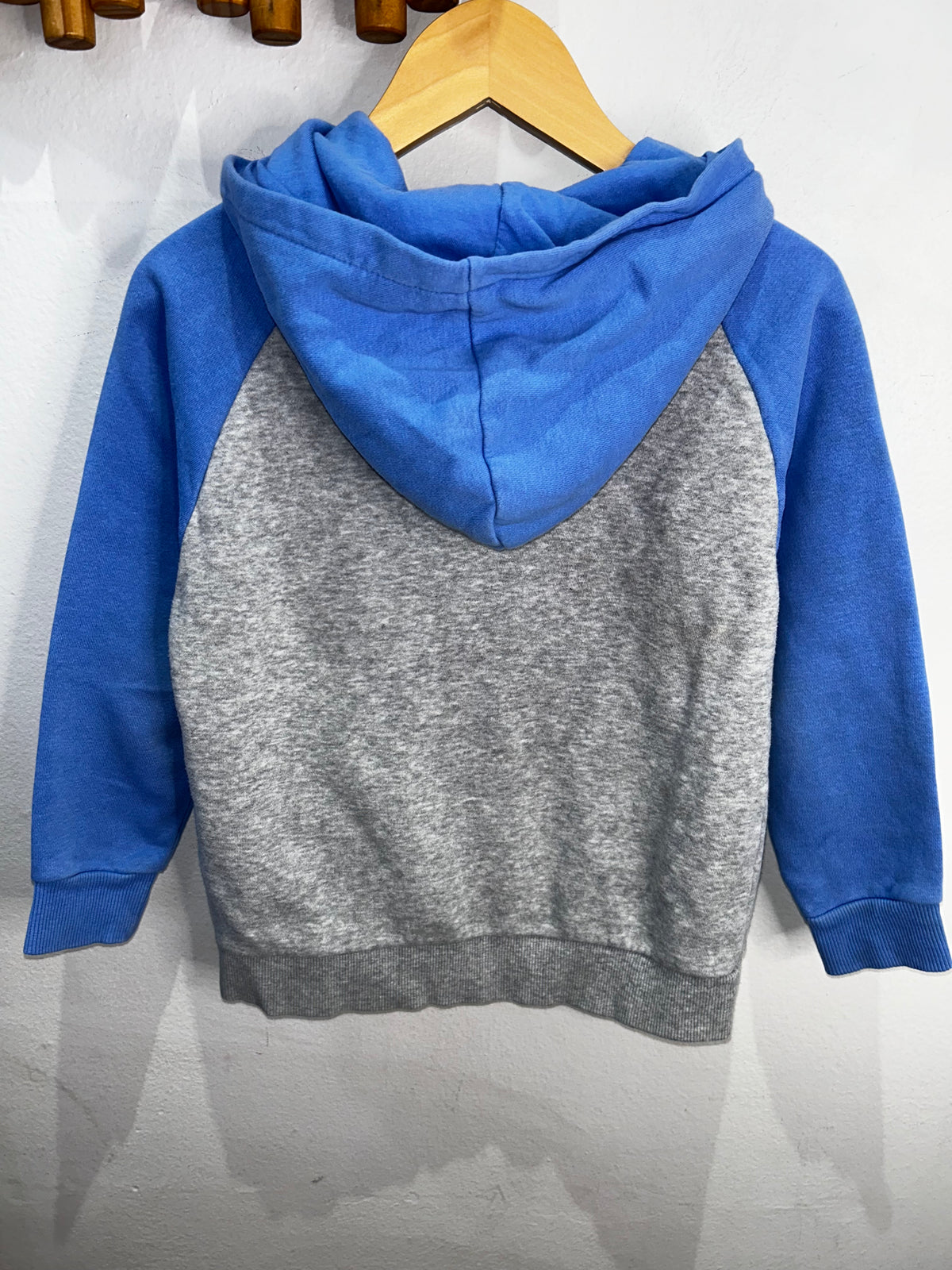 Grey and blue sweatshirt 5-6y