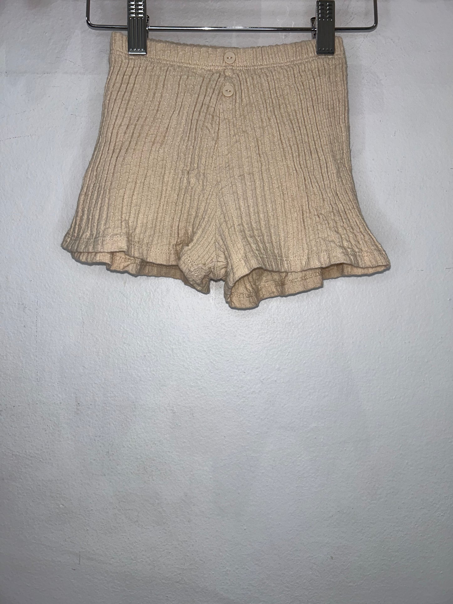 Beige textured fitted shorts 2-3y