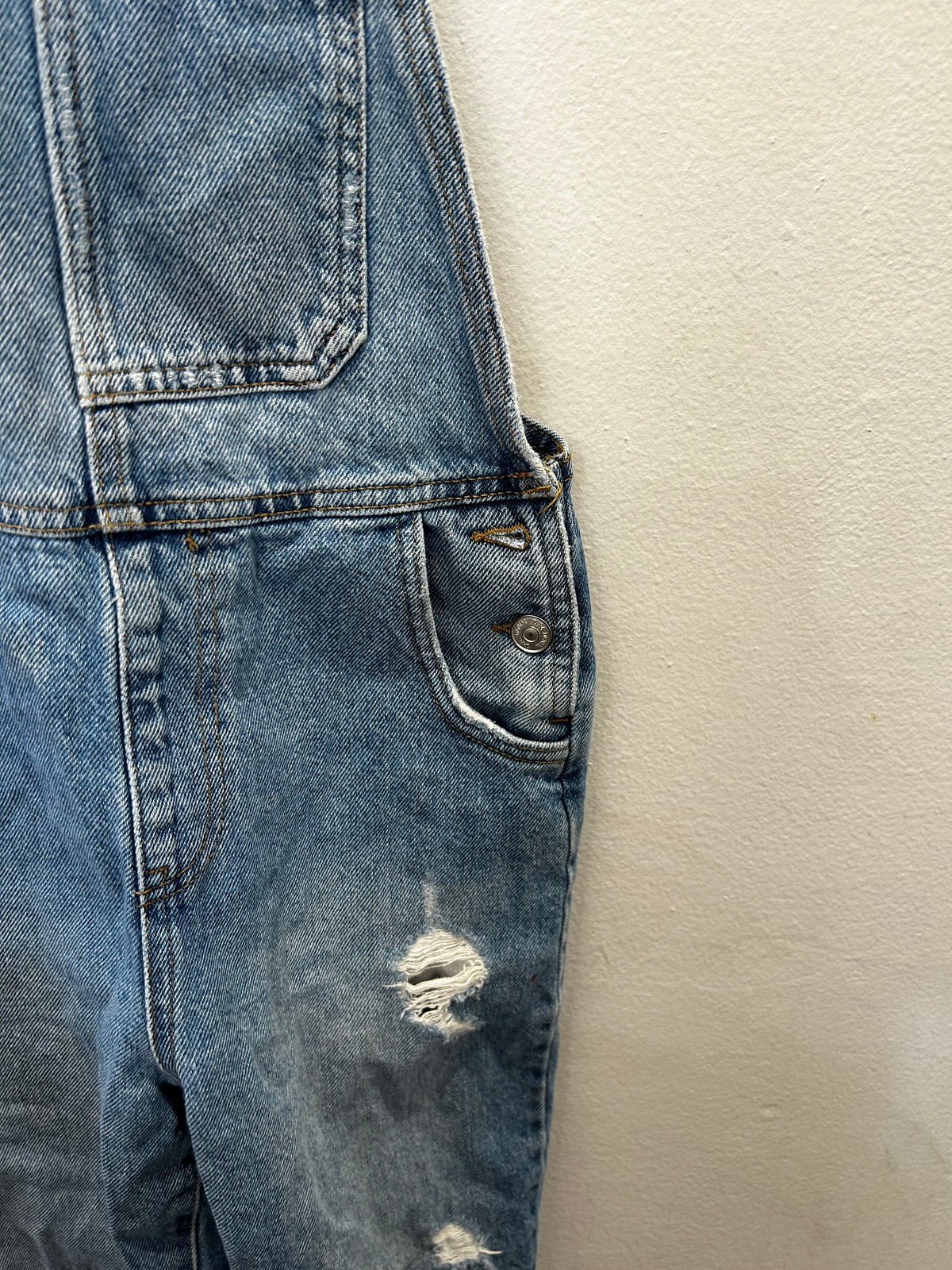 Distressed overalls 10y