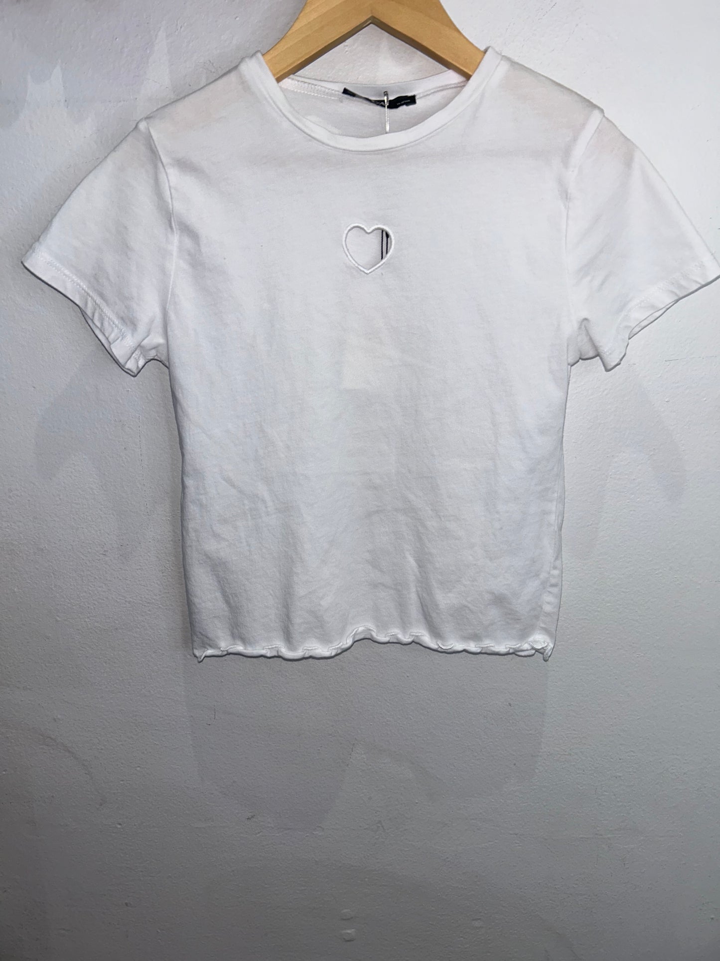White tee w heart cutout 11-12y
