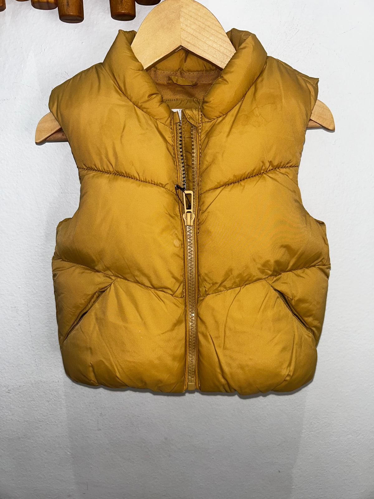 Yellow puffer vest 9-12m