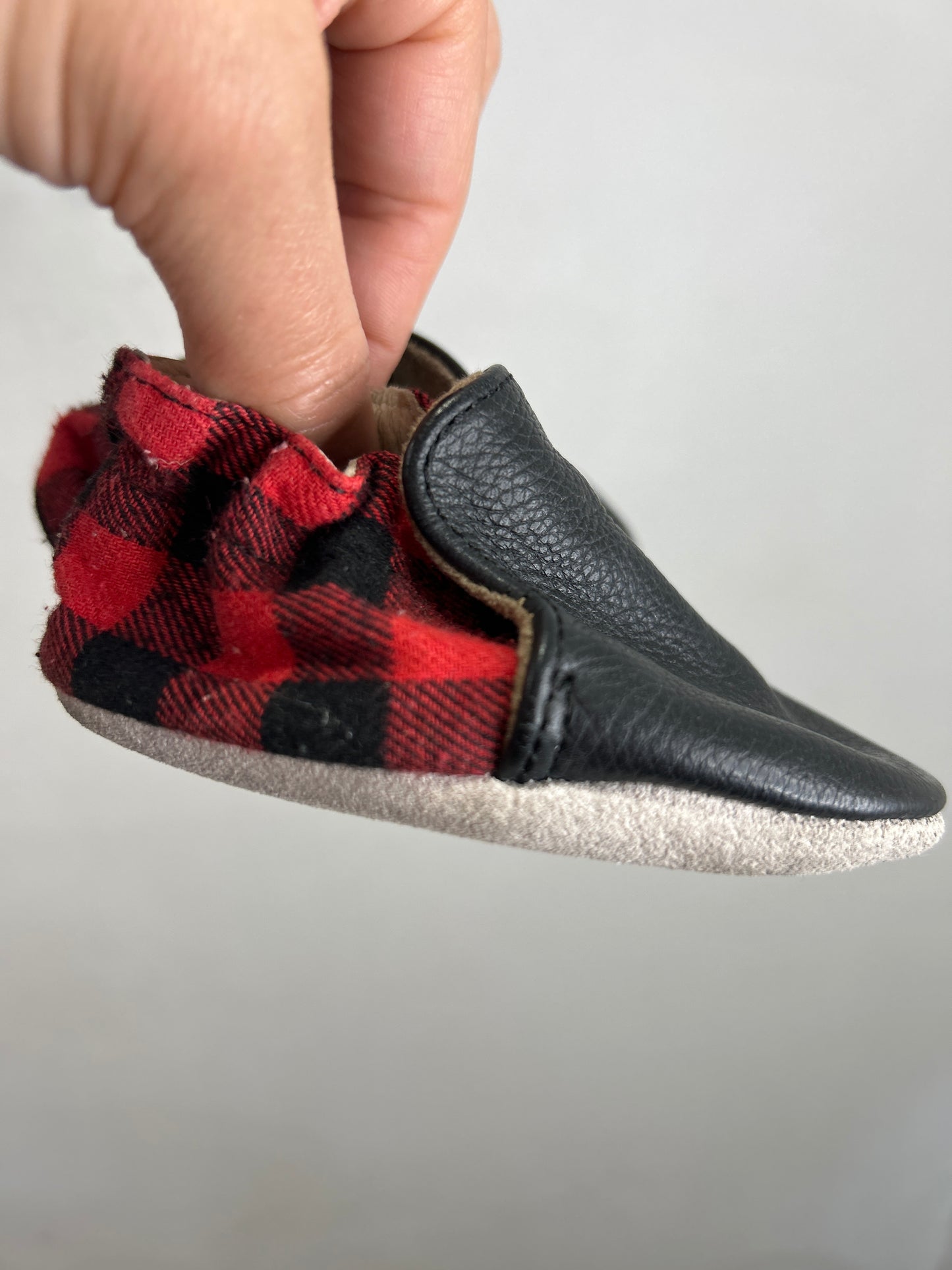 Robeez checkered shoes 0-6m