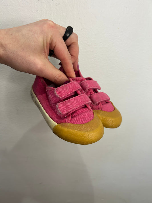 C6-7 pink canvas shoes