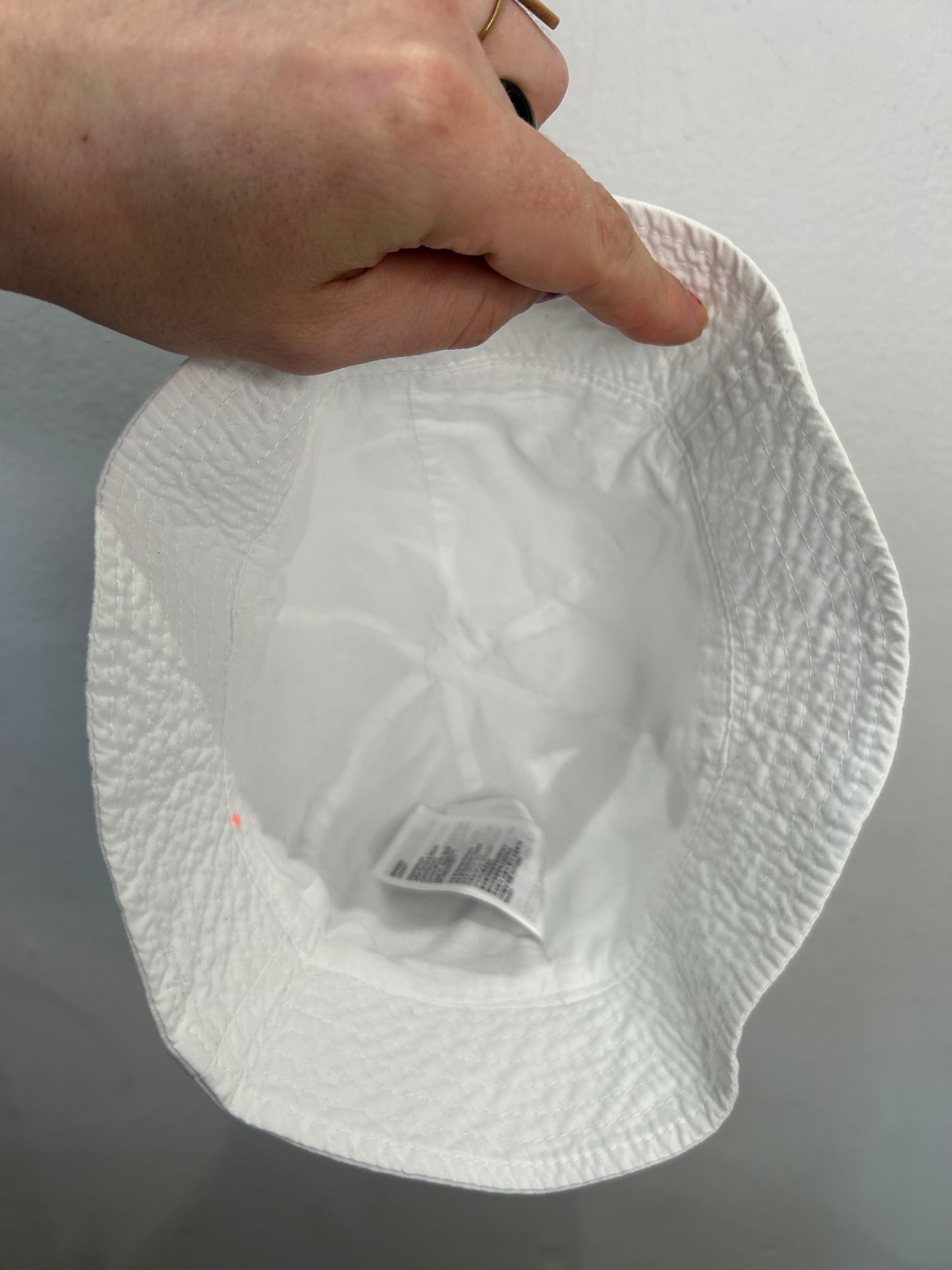 White bucket hat 18m-4y