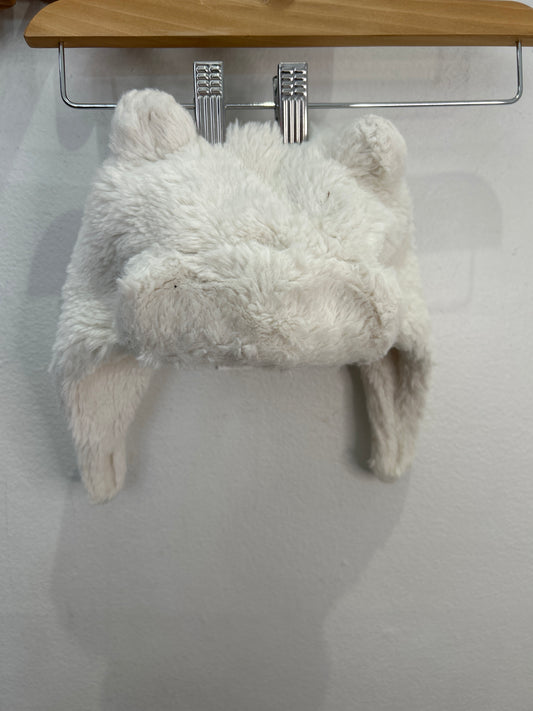 White furry hat 6-12m