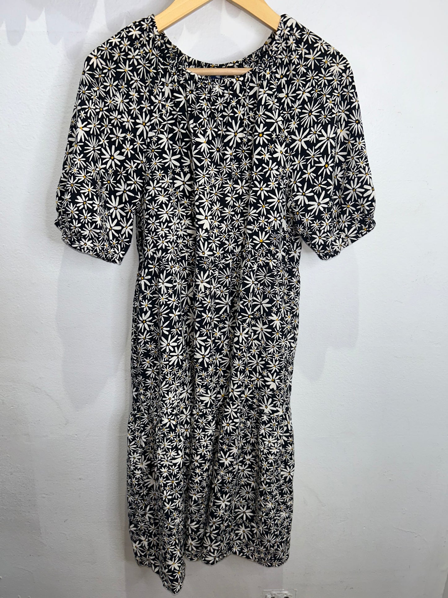 Black daisies dress 11-12y