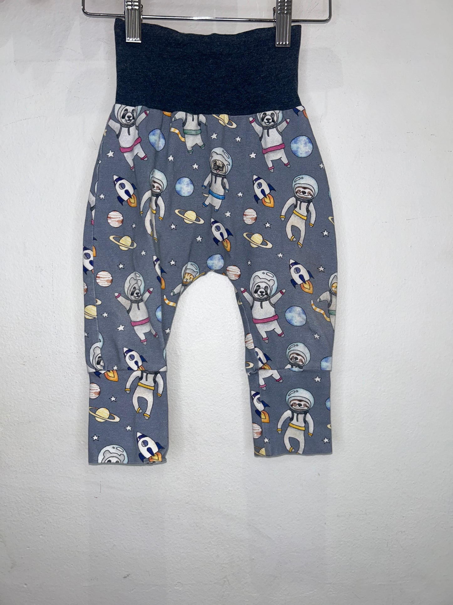 Pure Colour Bay astronaut animals pants 6-18m