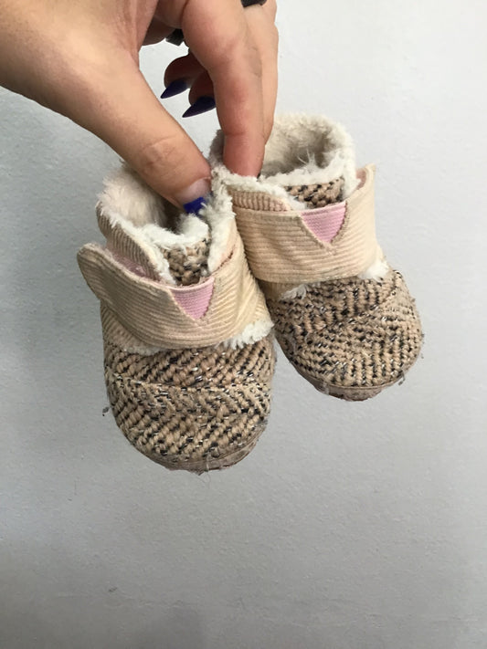 C3 (6-12m) soft slipper booties