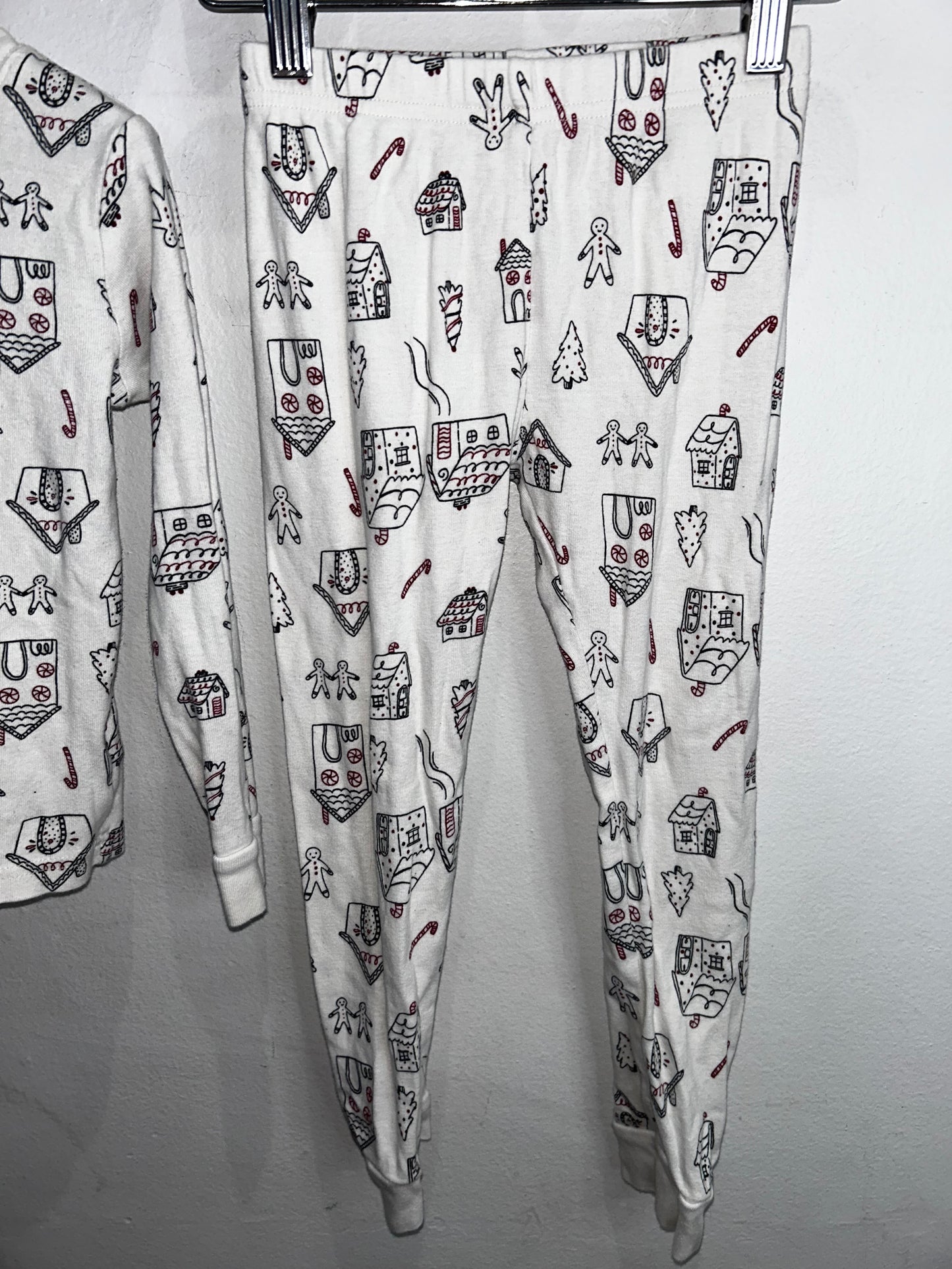 White gingerbread pyjamas 5y