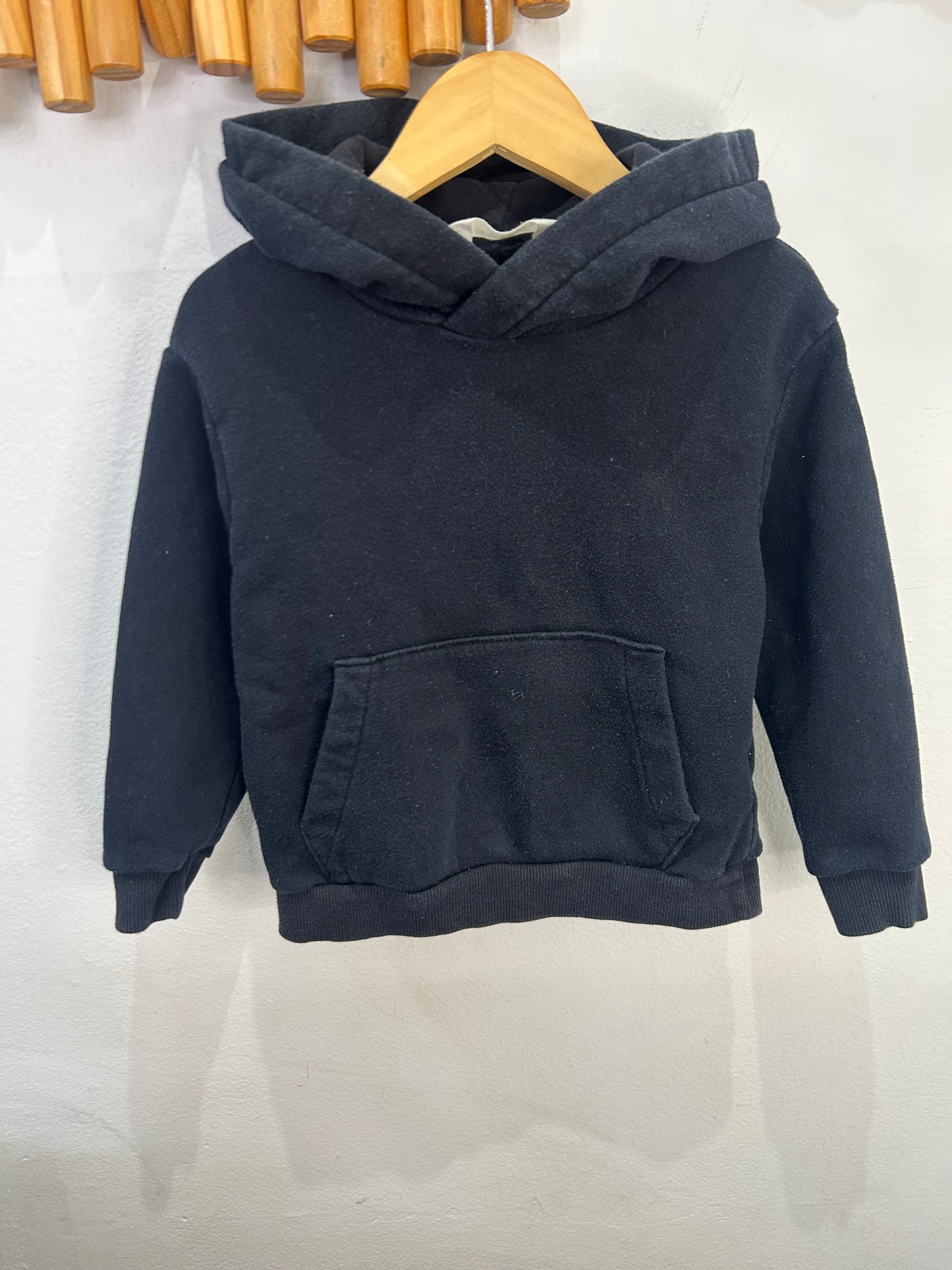 Black hoodie 2-4y