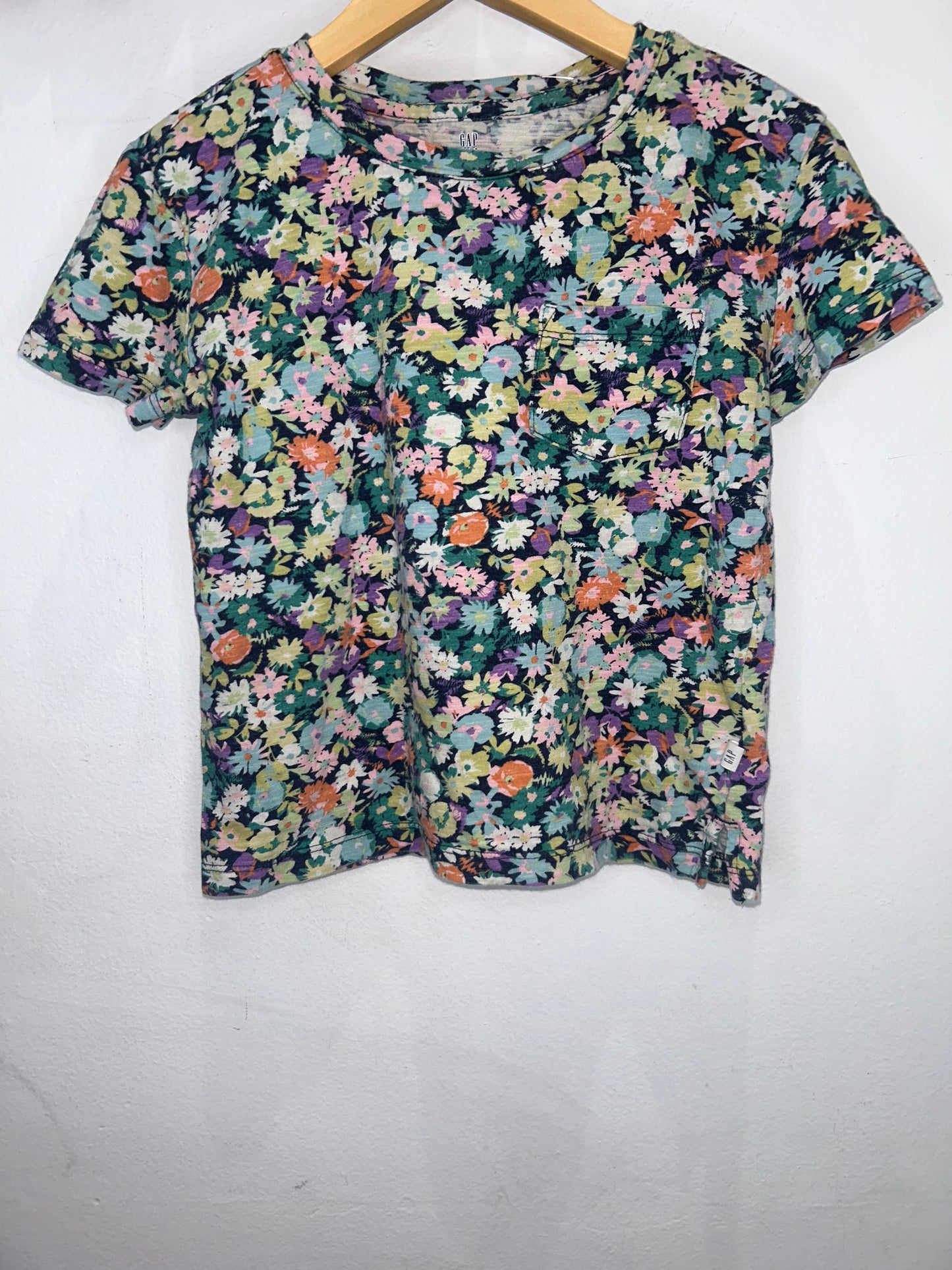 Many flowers tee 8y