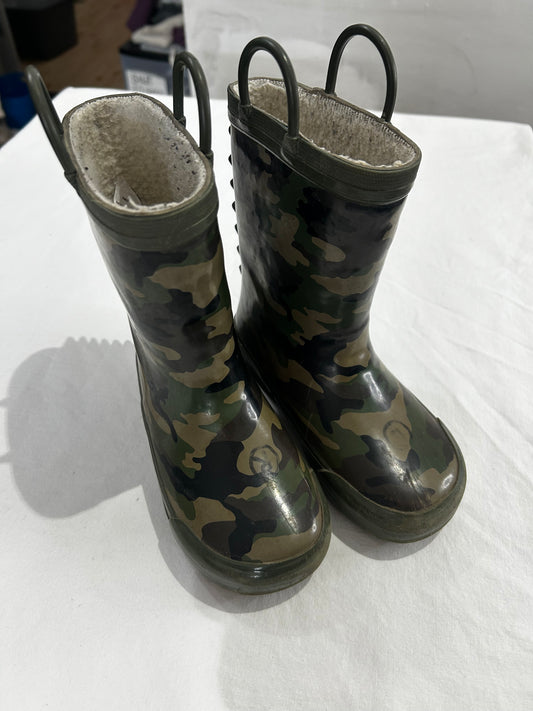 C10 camo rainboots