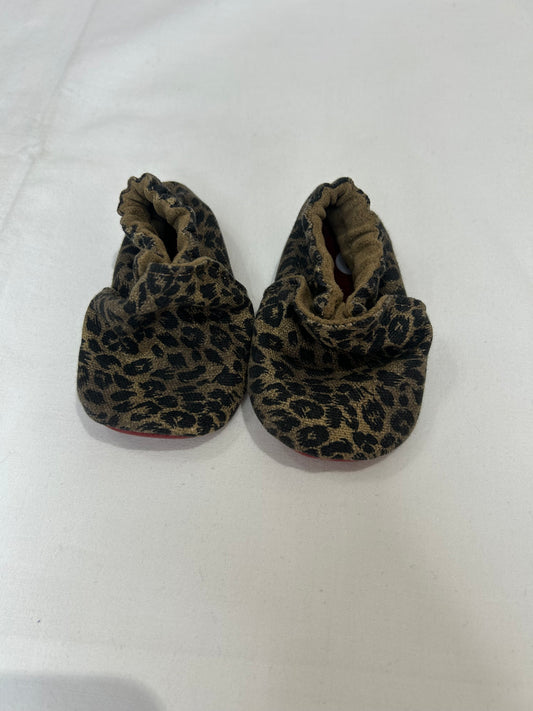 C2 leopard baby shoes