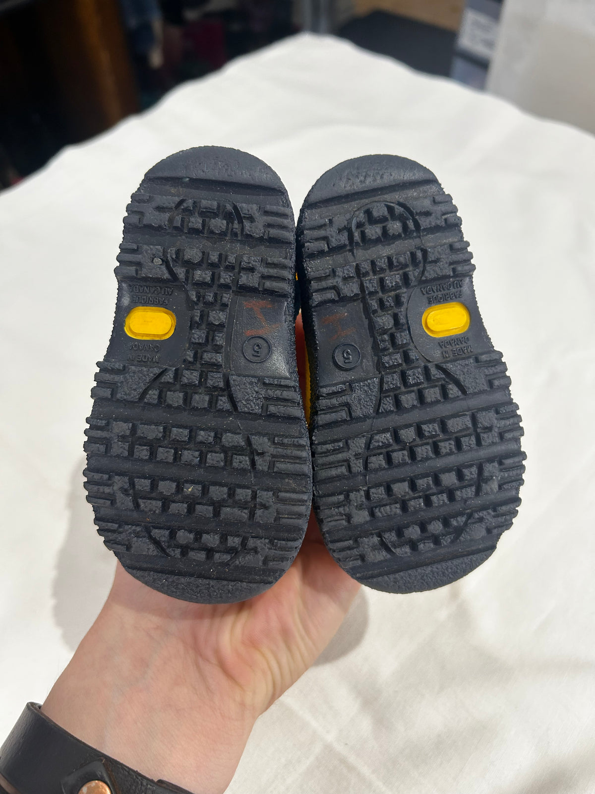 C5 Yellow rainboots