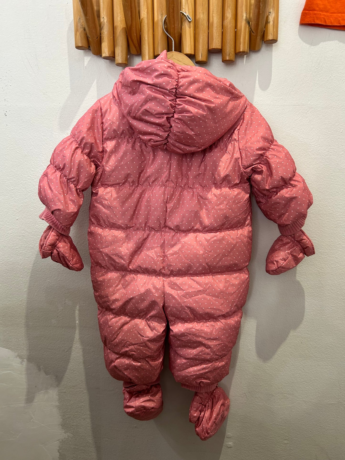Pink dots snowsuit 6-12m