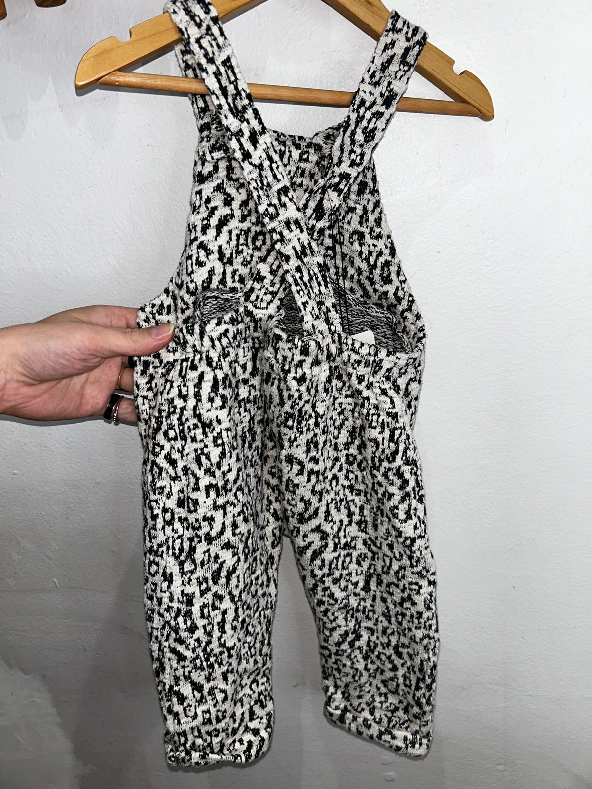 Black and white knit romper 18-24m